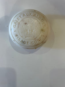 Galet aux algues, marine, karité, et lait d’ânesse